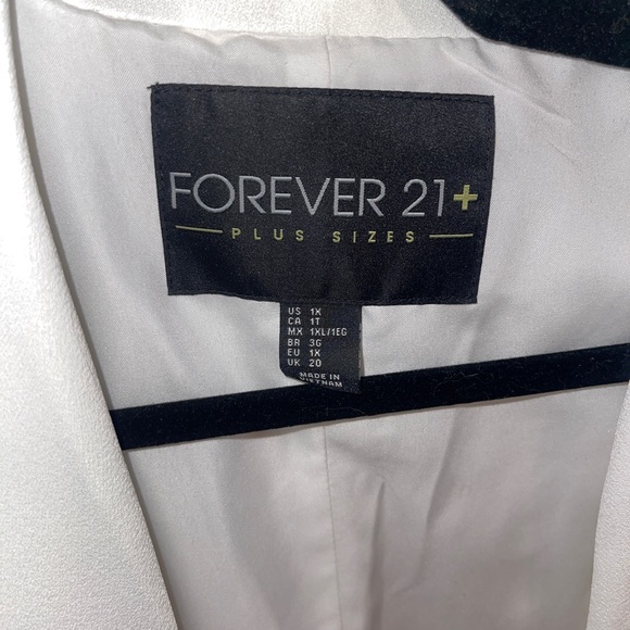 White blazer with cape - never worn - 1X - Picture 5 of 5